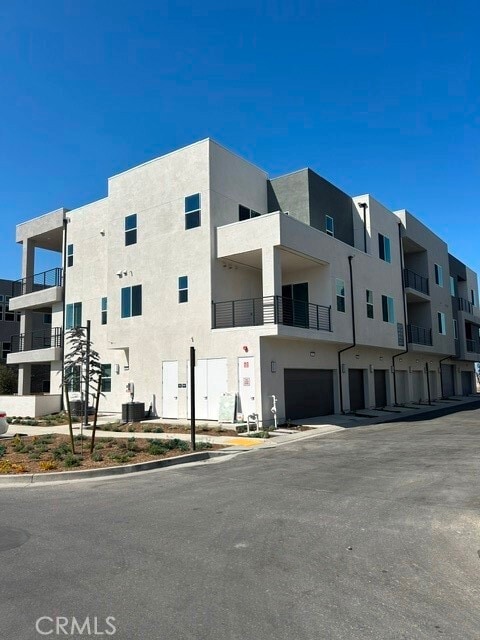 Building Photo - 445 Mulligan