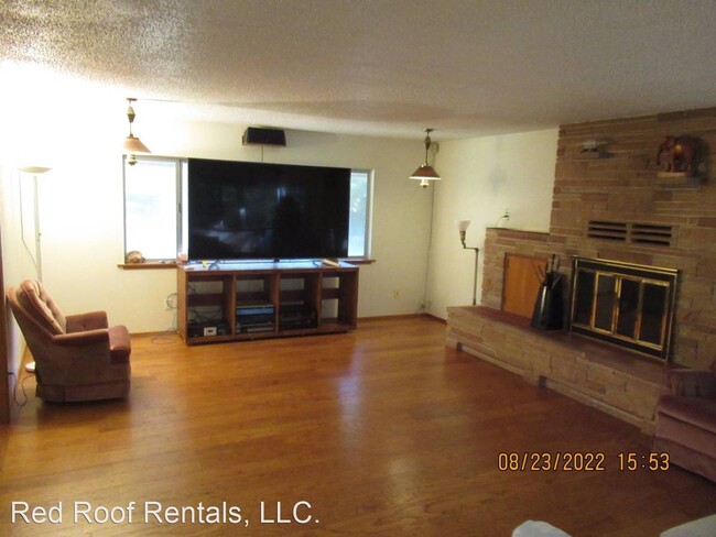 Building Photo - 3 br, 1.5 bath House - 520 152nd St East