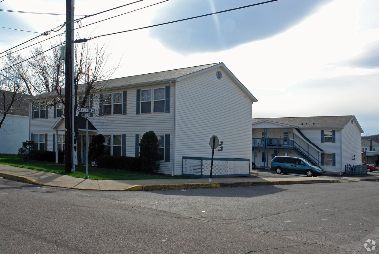 Primary Photo - North Sixth Street Apartments