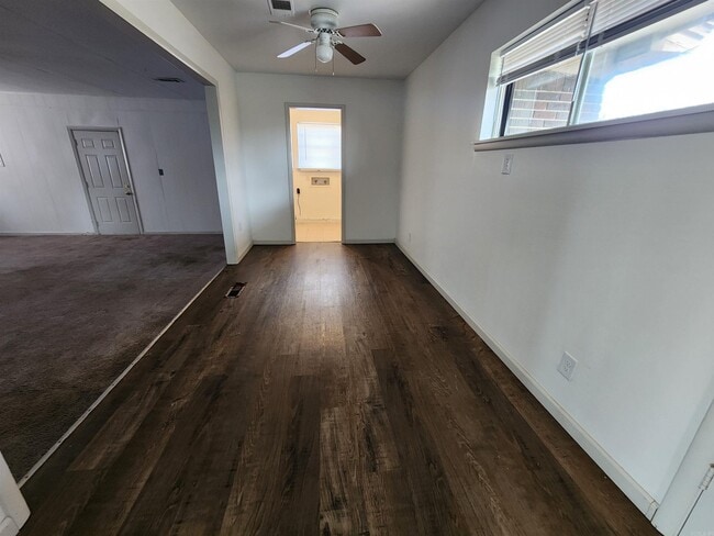 Building Photo - 4 La Vista Dr