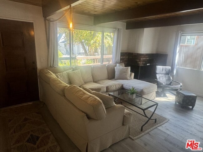 Foto del edificio - 672 Holmes Ln