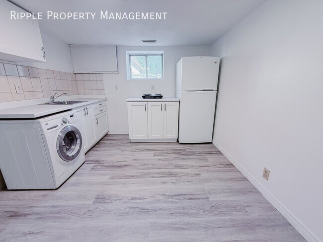 Photo du bâtiment - AMAZING 1-BED, 1-BATH LOWER SUITE | HIGH-FUNCTION MODERN LAYOUT | TUXEDO PARK