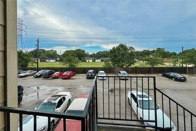 Building Photo - 8100 Creekbend Dr