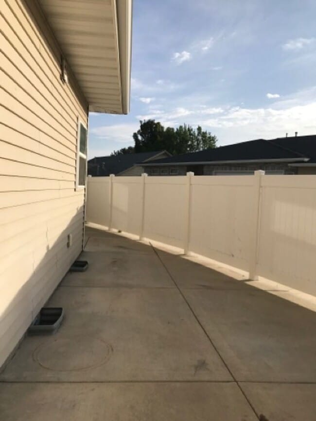 Building Photo - 609 Windemere Cir