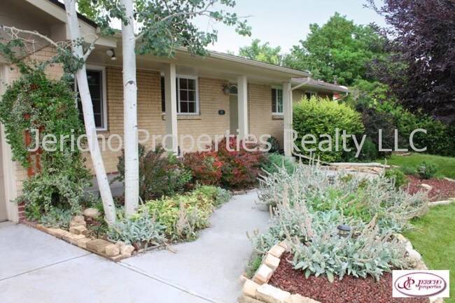 Building Photo - 625 Cody Ct