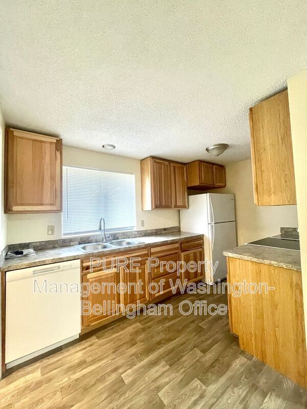 Foto del edificio - 9176 Rainbow Ln