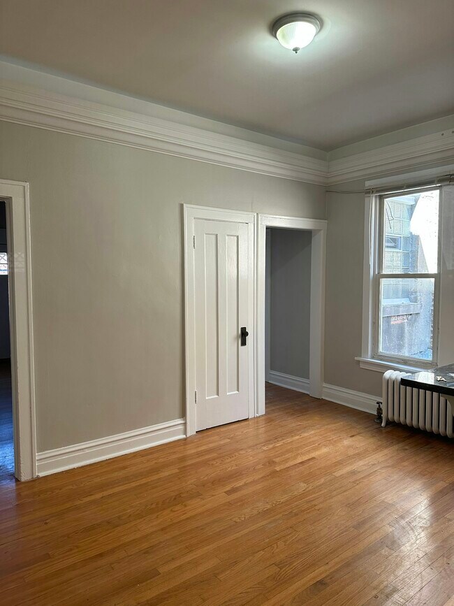 Foto del edificio - 121 W 1st St