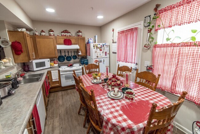 Building Photo - 3 br, 2 bath Townhome - Butler Crossing II