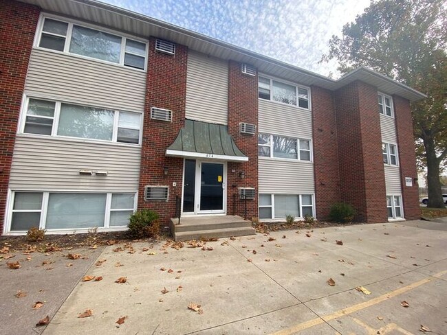 Building Photo - $1,250 | 2 Bedroom, 1 Bathroom Apartment |...