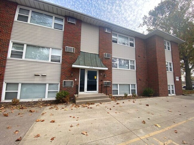 Foto del edificio - $1,300 | 2 Bedroom, 1 Bathroom Apartment |...