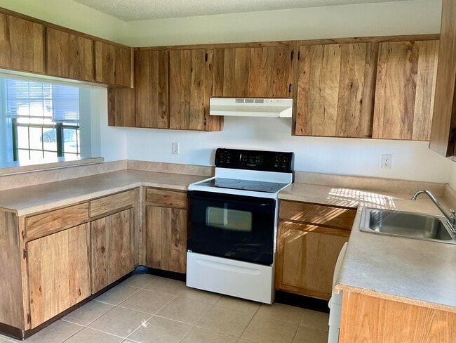 Foto del edificio - 680 SW Veronica Ave