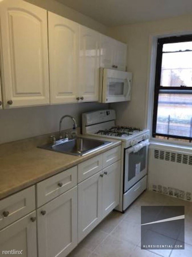 Building Photo - 10218 64th Ave