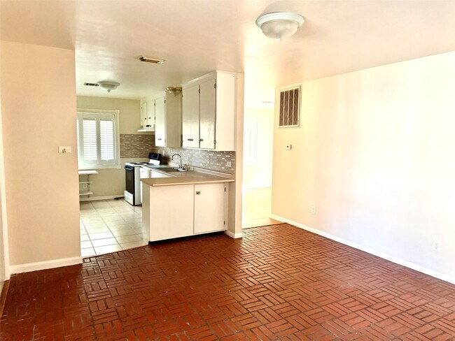 Foto del edificio - 4275 Bethel Blvd