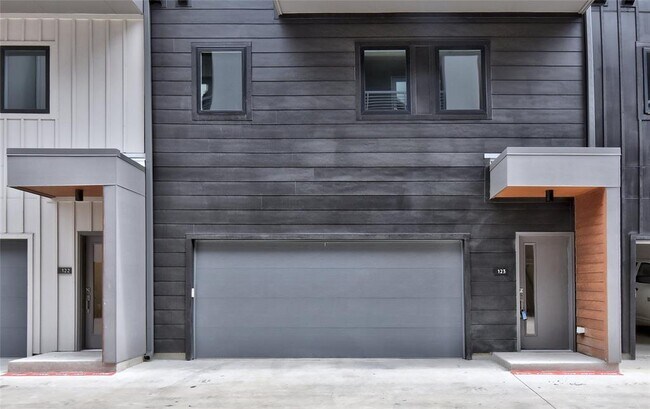 Building Photo - 5924 S Congress Ave