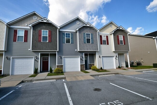 Building Photo - MOVE-IN READY Carolina Forest