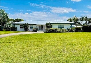 Building Photo - 416 SE Naranja Ave