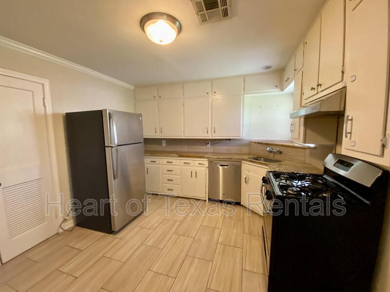 Building Photo - 2819 Columbus Ave