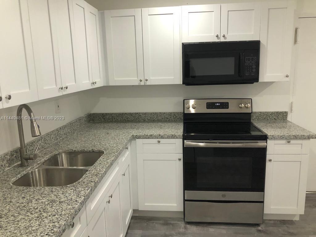 Foto principal - 6901 SW 147th Ave