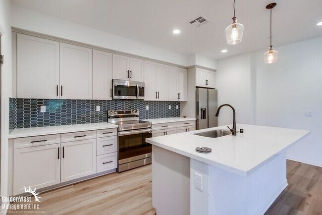 Foto del edificio - Newly Built 3Bdm 2.5Ba Home with Modern Fe...