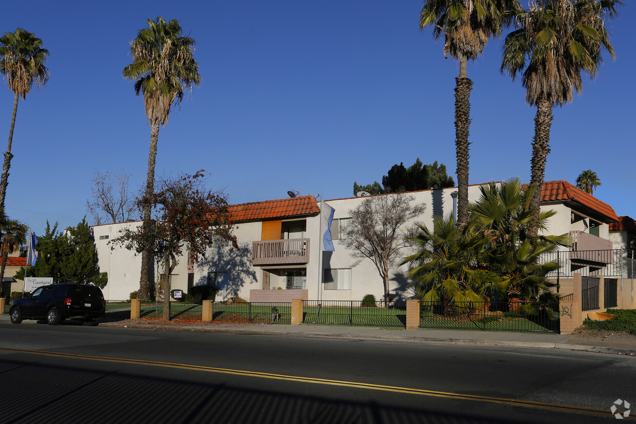 Foto del edificio - The Courtyard Apartments