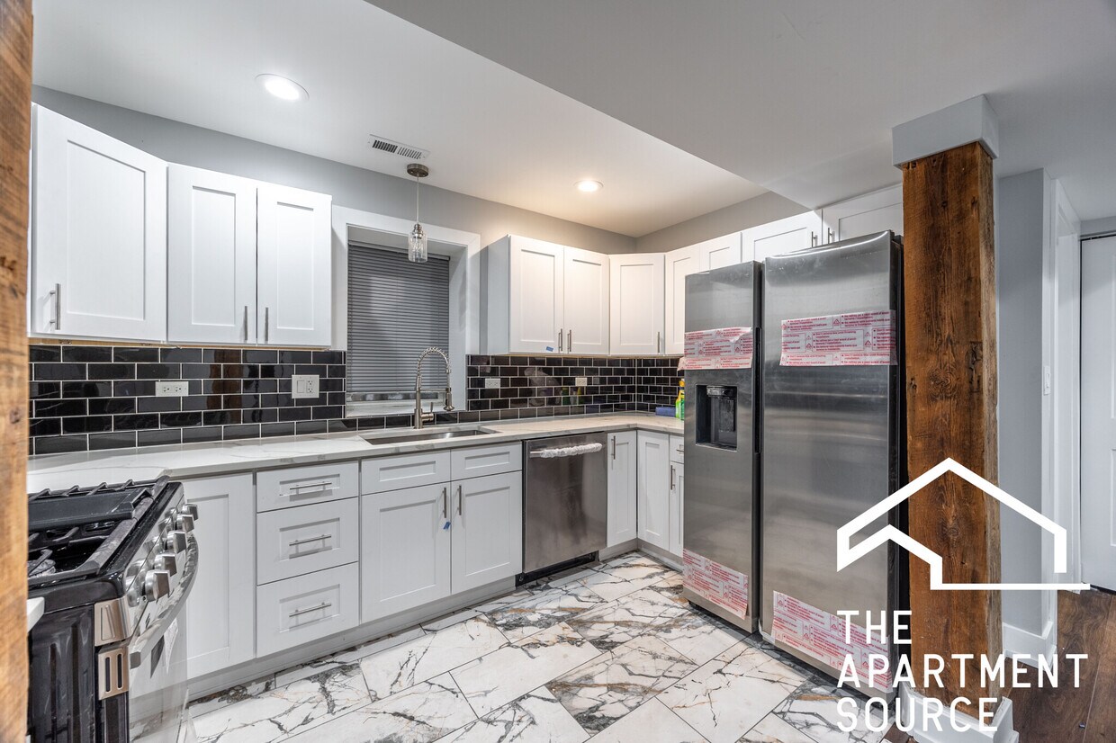 Foto principal - 3328 W Congress Pkwy