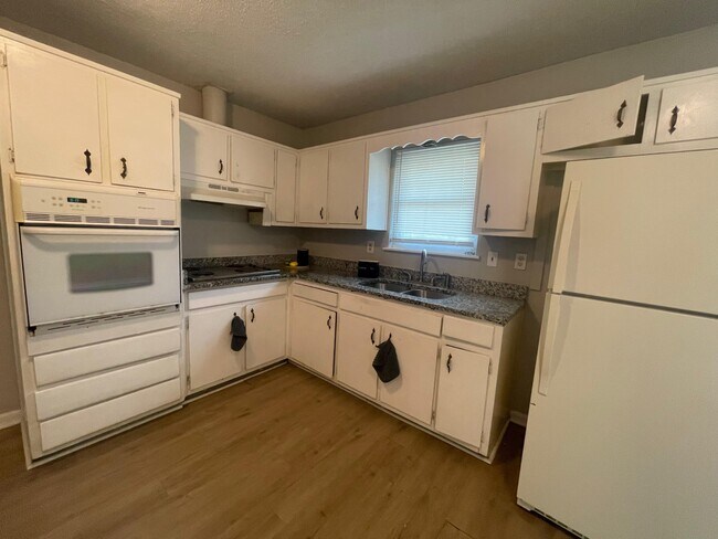 Foto del edificio - 606 Eastbrook Dr NW