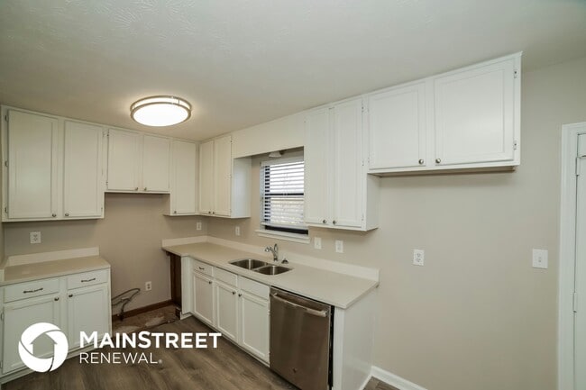 Building Photo - 499 Woodland St