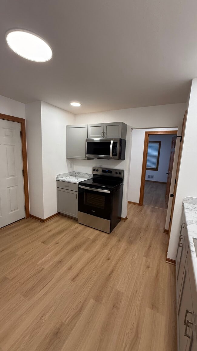 Building Photo - 2534 S 96th St