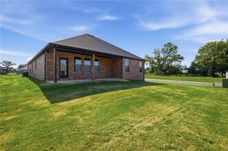 Building Photo - 2300 Zane St