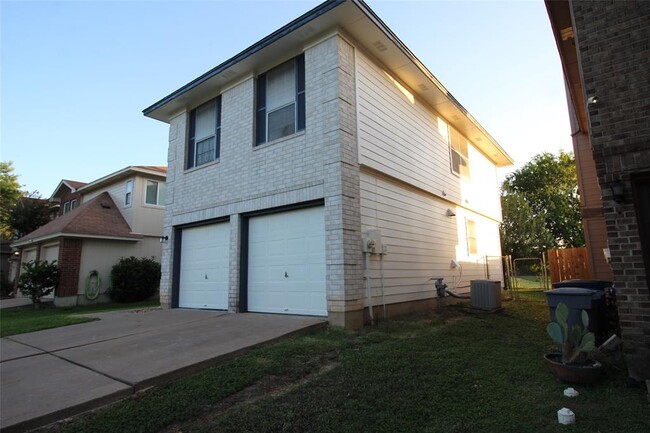 Building Photo - 8622 Piney Creek Bend