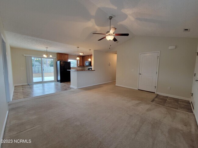 Building Photo - 416 Amaryllis Ln