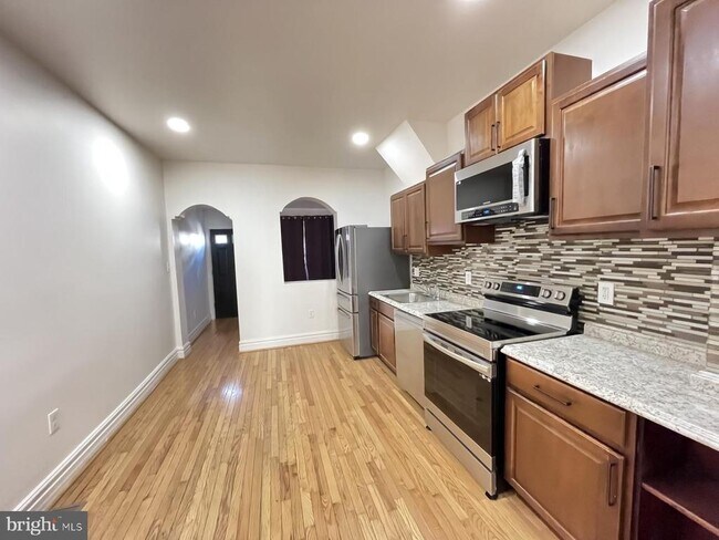 Building Photo - 704 N Madeira St