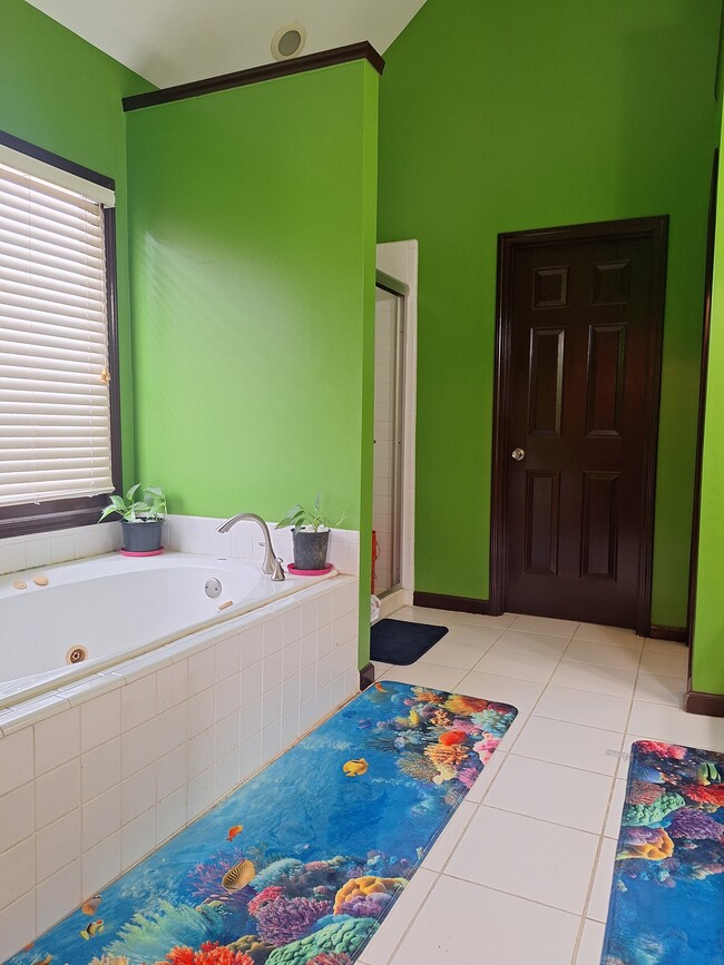 Building Photo - 100 Sunvalley Dr