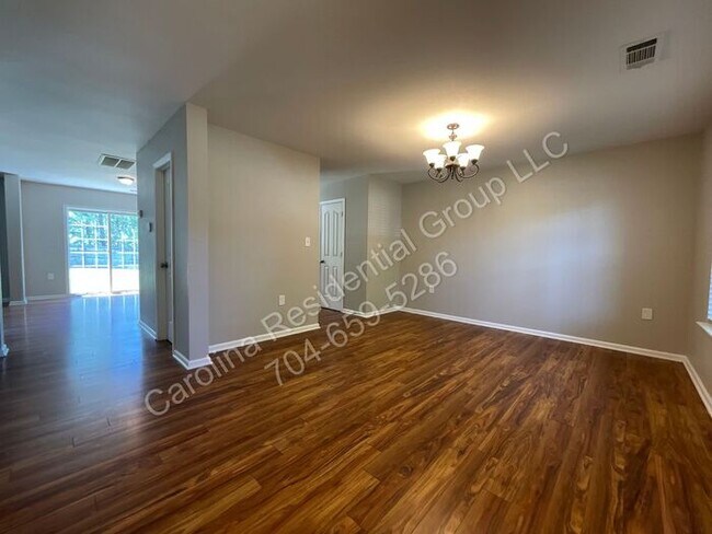 Foto del edificio - 1417 River Run Rd