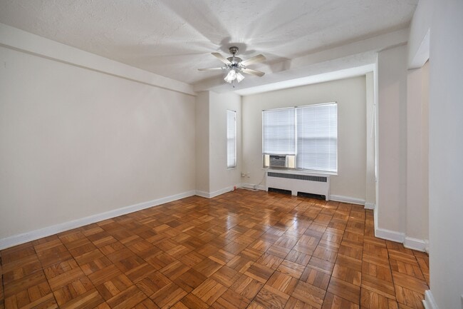 Building Photo - The Roberta