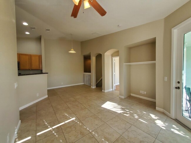 Foto del edificio - 3212 Laurel Ridge Cir