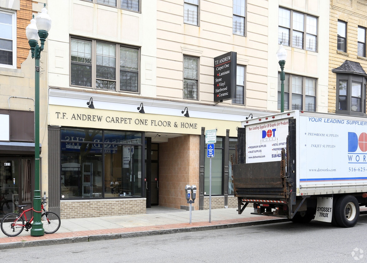 Foto del edificio - 605-607 Main St