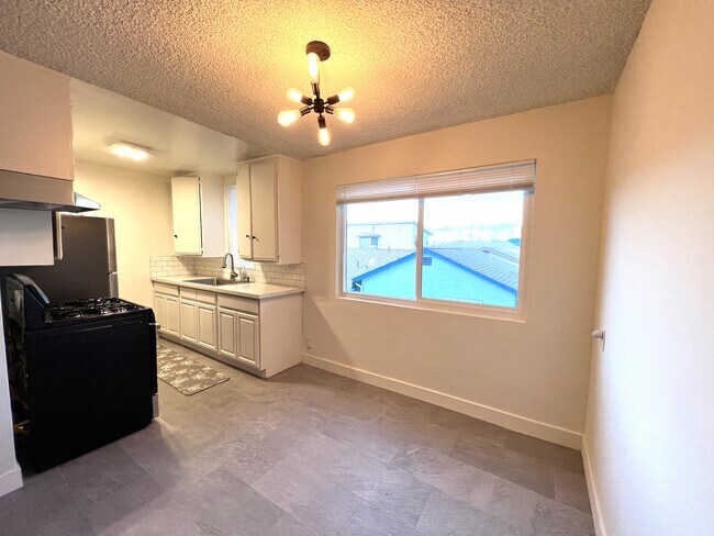 Building Photo - 1515 Riverside Dr