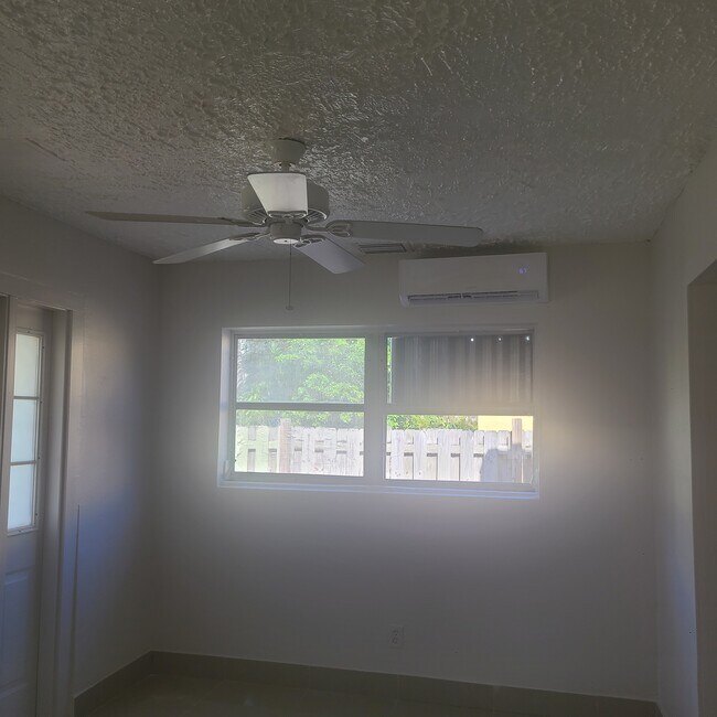 Building Photo - 319 Kenilworth Blvd