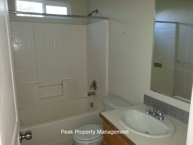 Building Photo - 24468 Chestnut Dr