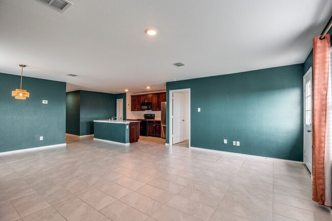 Foto del edificio - 5421 Rockrose Ln