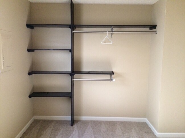 clost built-ins - 1630 SE Ash St