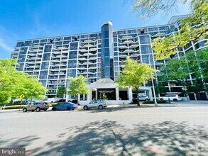 Building Photo - 1530 Key Blvd