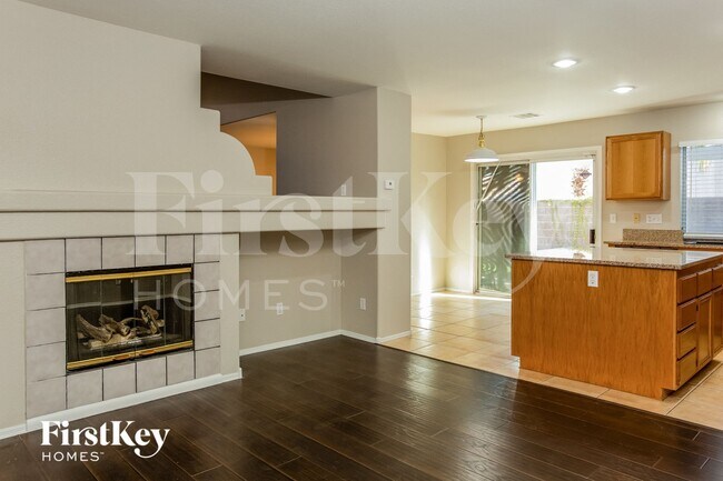 Foto del edificio - 9947 Pioneer Ave