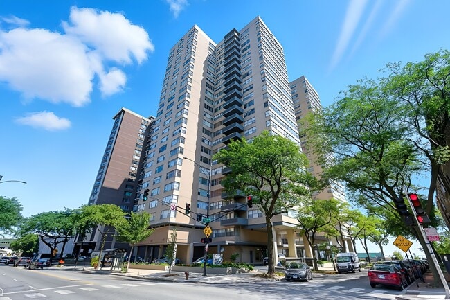 Building - 6301 N Sheridan Rd