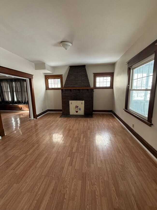 Foto del edificio - North Hill Area 4 Bedroom Home!! Tons of Charm!!