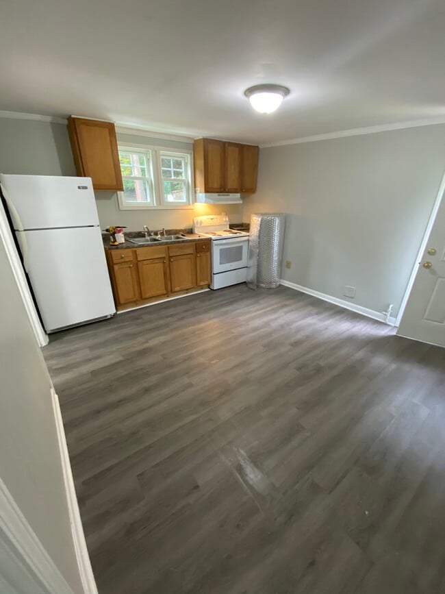 Building Photo - 5684 Dry Hollow Rd