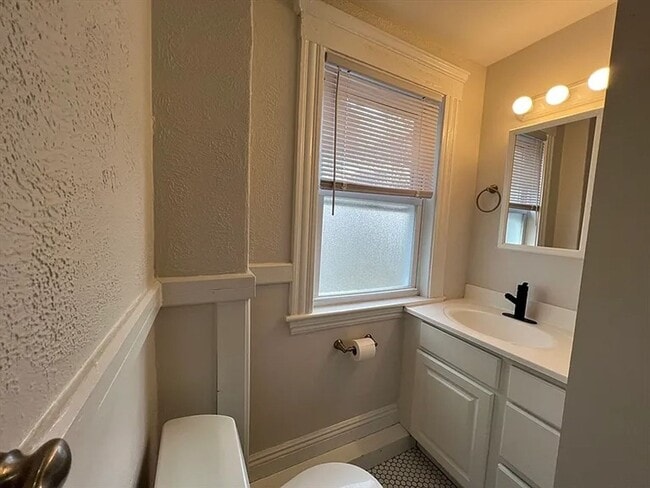 Foto del edificio - Great opportunity to rent a freshly renova...