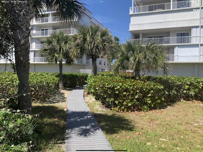 Foto del edificio - 8700 Ridgewood Ave