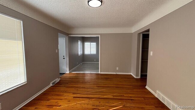 Foto del edificio - 28758 Leona St